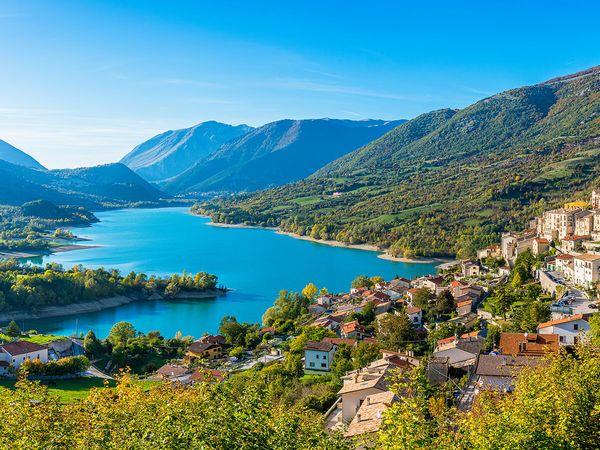 山と海に囲まれたイタリア・アブルッツォ州で造られるワインの魅力