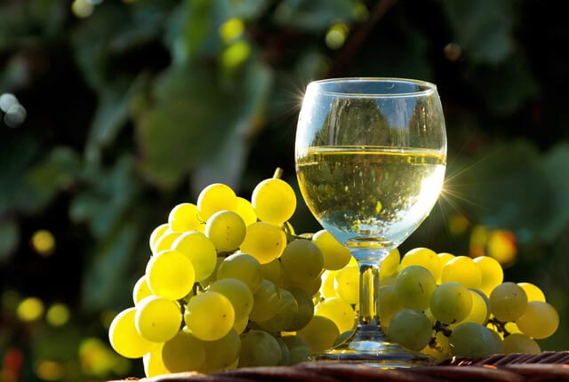 白ワインの女王と呼ばれるブドウ品種、シャルドネ | エノテカ - ワインの読み物