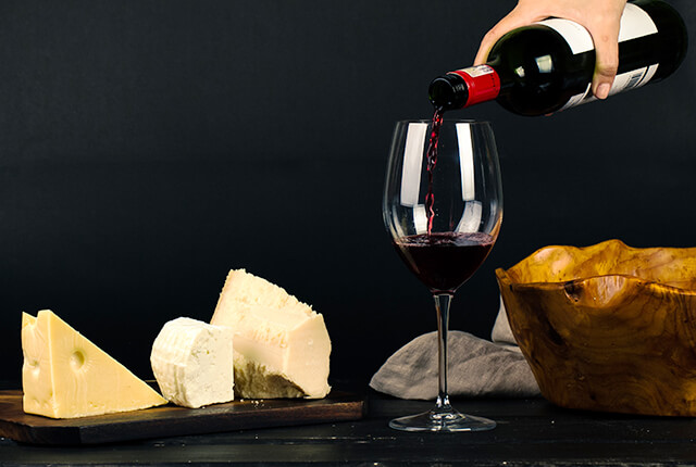赤ワインとチーズ