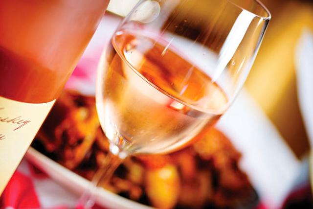 世界中で大流行 オレンジワインとは エノテカ ワインの読み物