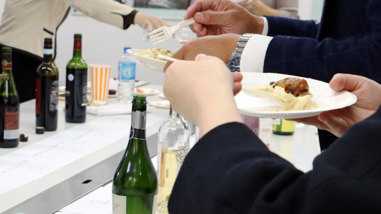 試食・試飲会の様子