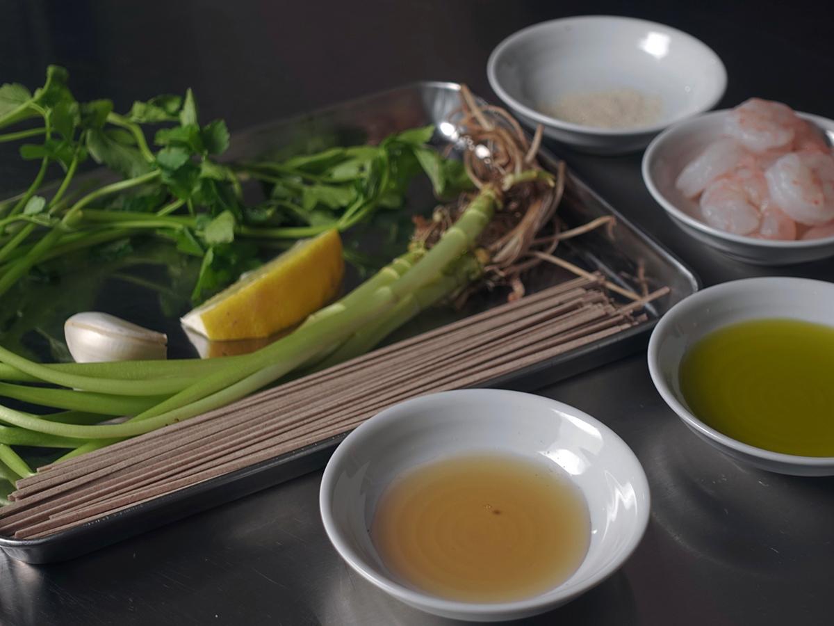 エビとセリの和え蕎麦_材料