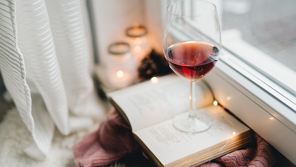 ワインが飲みたくなる小説『おいしいワインに殺意をそえて』を4倍楽しく読む方法