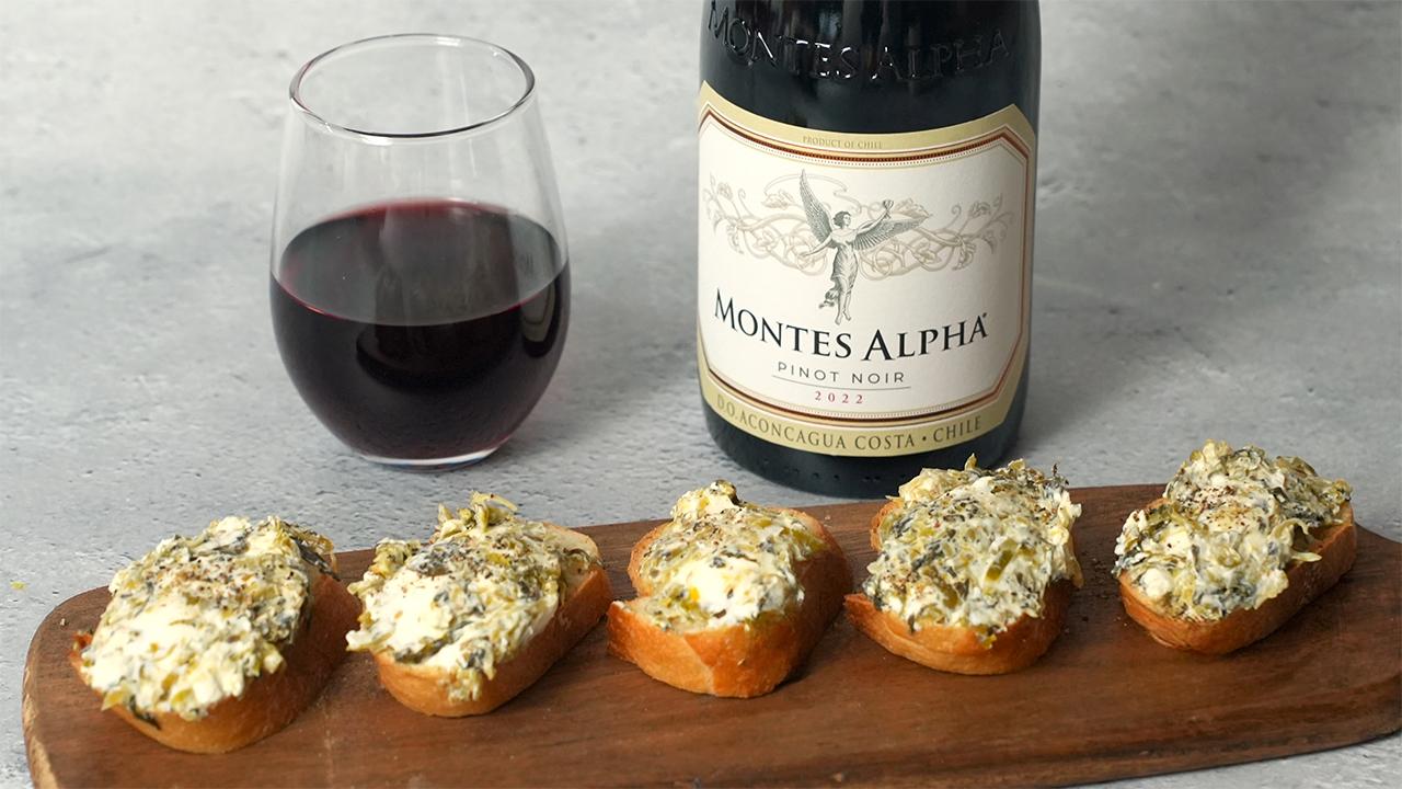 高菜漬けとクリームチーズのブルスケッタとワイン