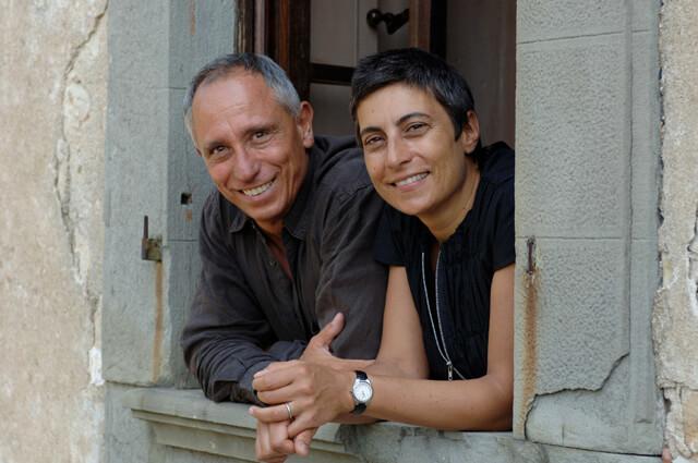 COFFIN BANK 骸骨デザイン 機械式ワインドアップ 現代アートが点在するワイナリー、カステッロ・ディ・アマ | エノテカ