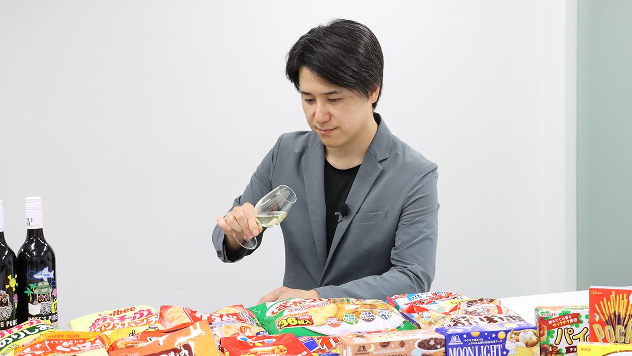 テイスティングをする田邉さん