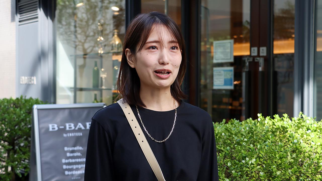 インタビューを受ける長谷川あかりさん