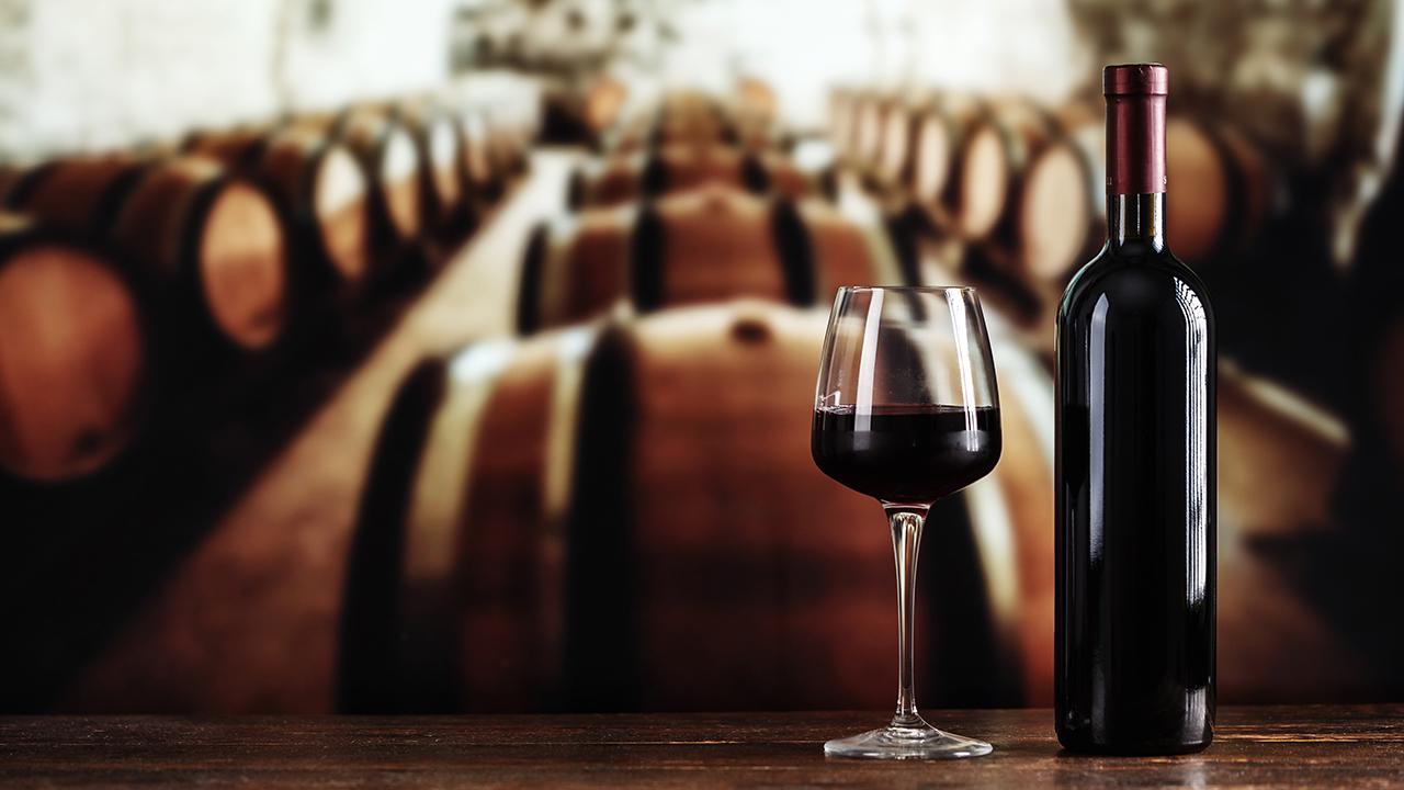 ワインボトルとグラス