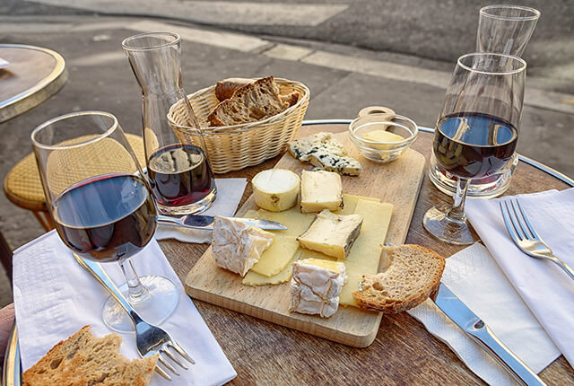 世界三大ブルーチーズの魅力とワインとのマリアージュ | エノテカ - ワインの読み物