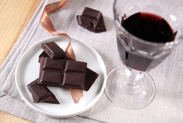 チョコレートに合わせたい バレンタインにおすすめのワイン エノテカ ワインの読み物