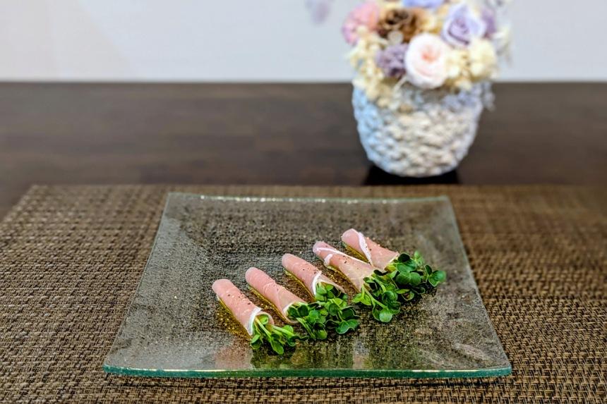 カイワレ大根の生春巻きのアップ写真