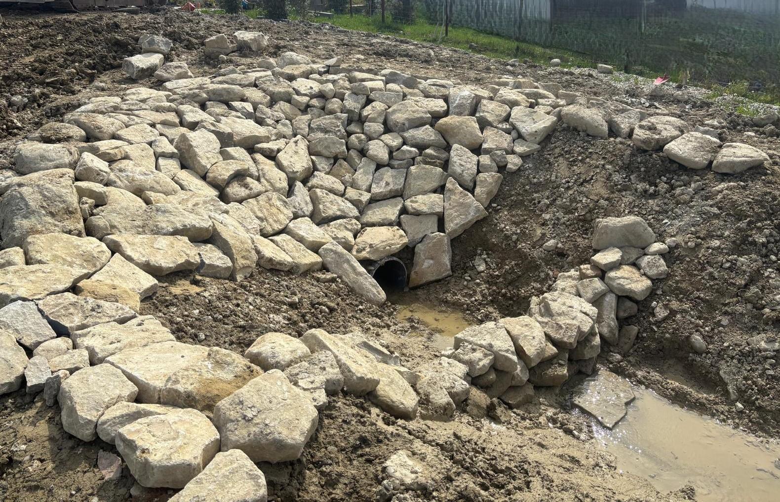 スペルスで水の流れを調整するための作業