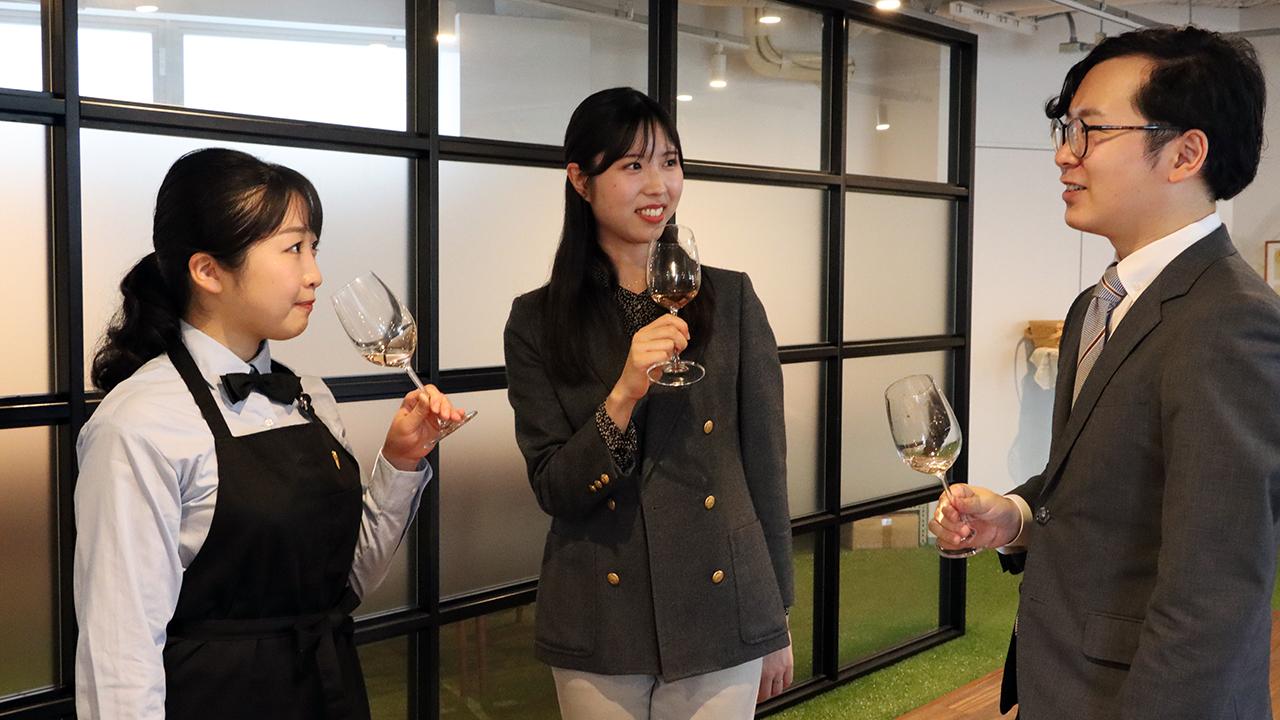 試飲の様子