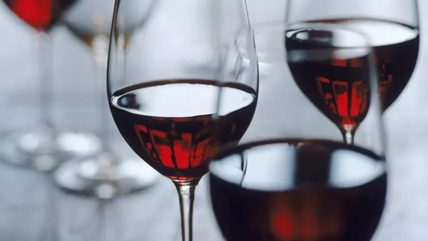 イタリアワインの歴史を変えた 伝説的スーパータスカン2種飲み比べ