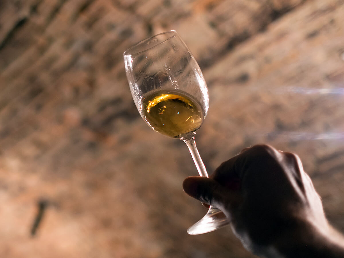 世界三大貴腐ワインの一つ「トカイワイン」を徹底解説！ | エノテカ - ワインの読み物