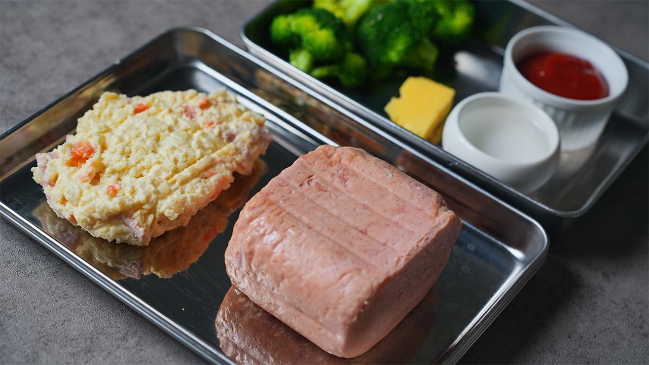 厚切りランチョンミートの赤ワインデミ風ソース_材料