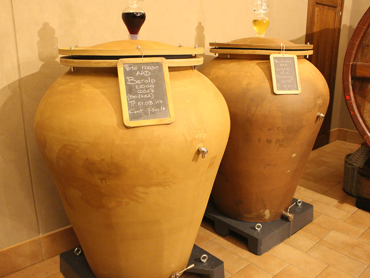 世界のワインメーカーが注目する「アンフォラ」の魅力 | エノテカ ...