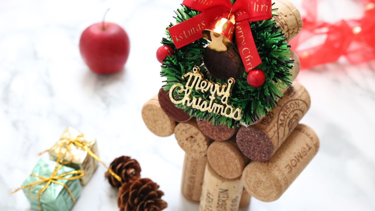 コルクをリメイク！手作りオーナメントでクリスマスを楽しもう エノテカ ワインの読み物