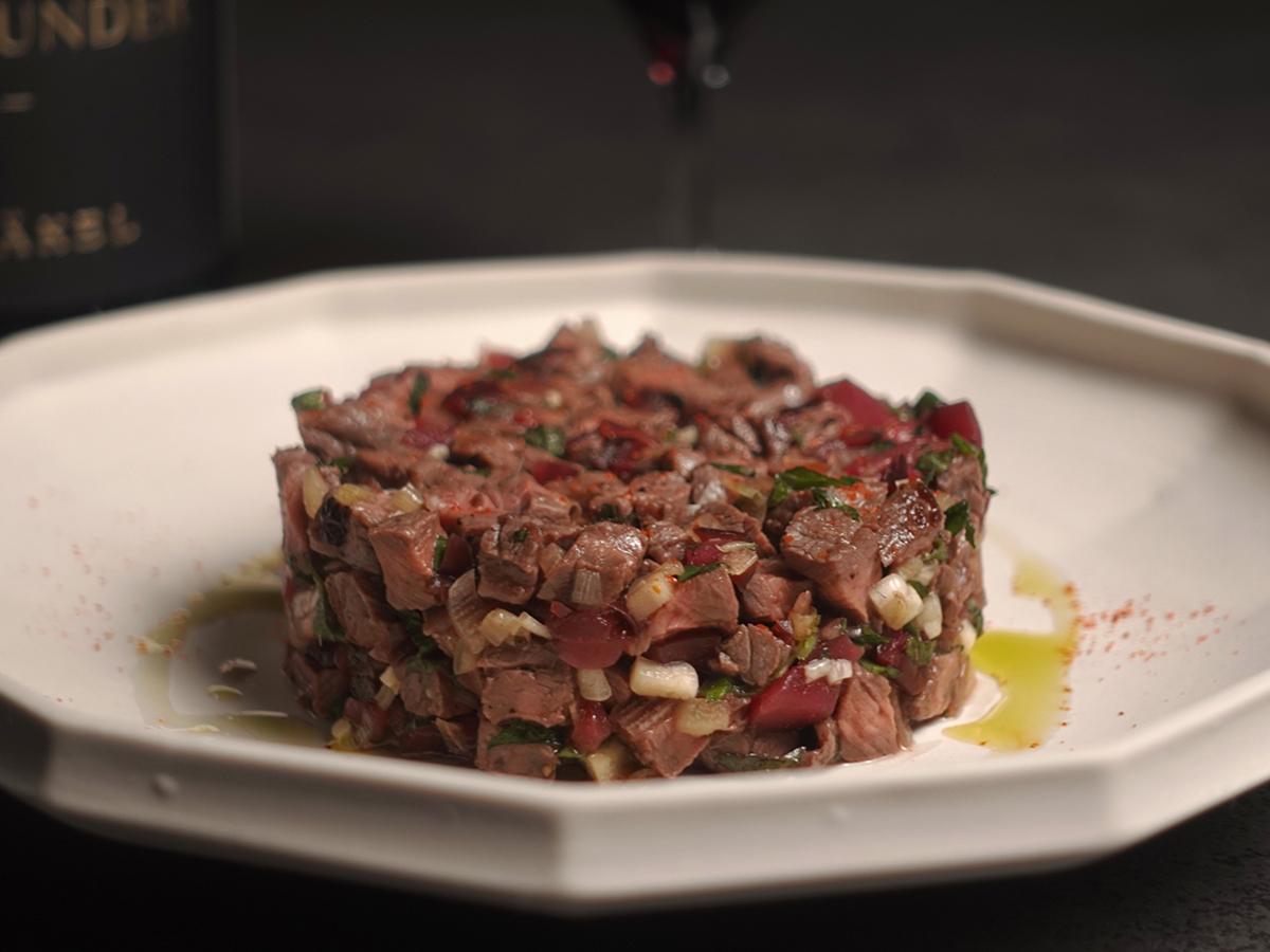 たっぷり薬味のタルタルステーキ