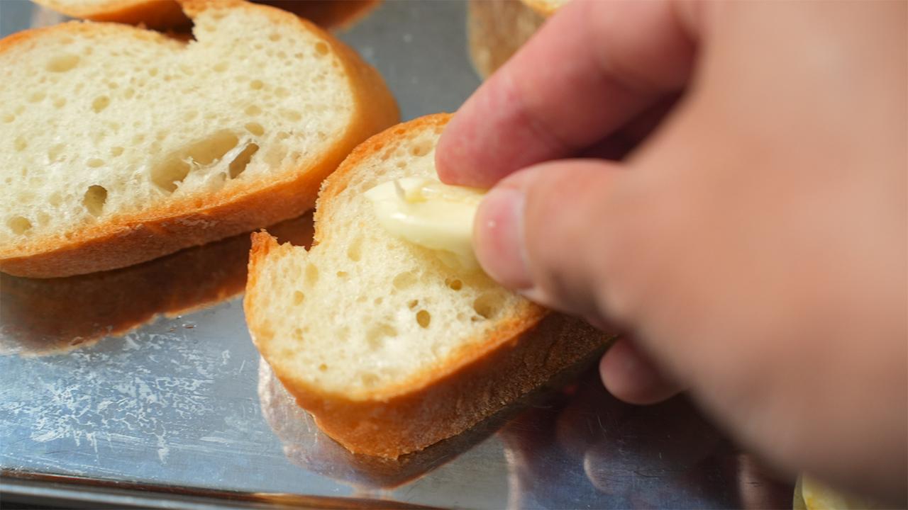 高菜漬けとクリームチーズのブルスケッタ_工程