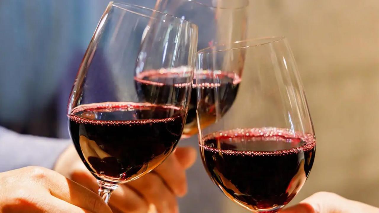 赤ワインで乾杯