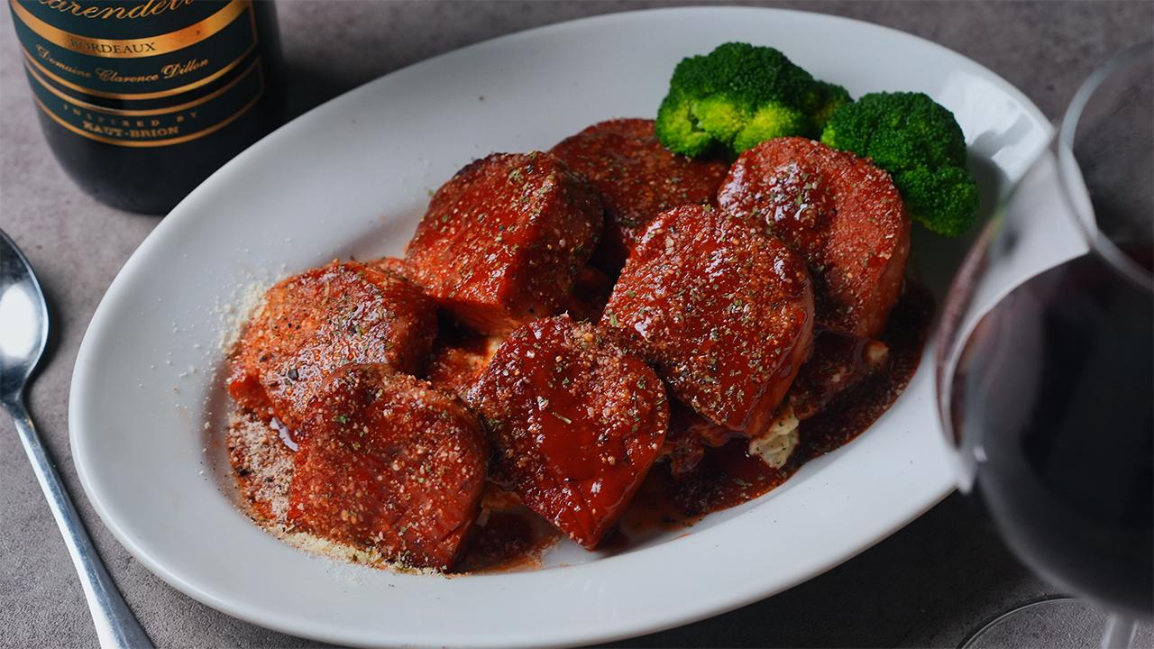 厚切りランチョンミートの赤ワインデミ風ソース