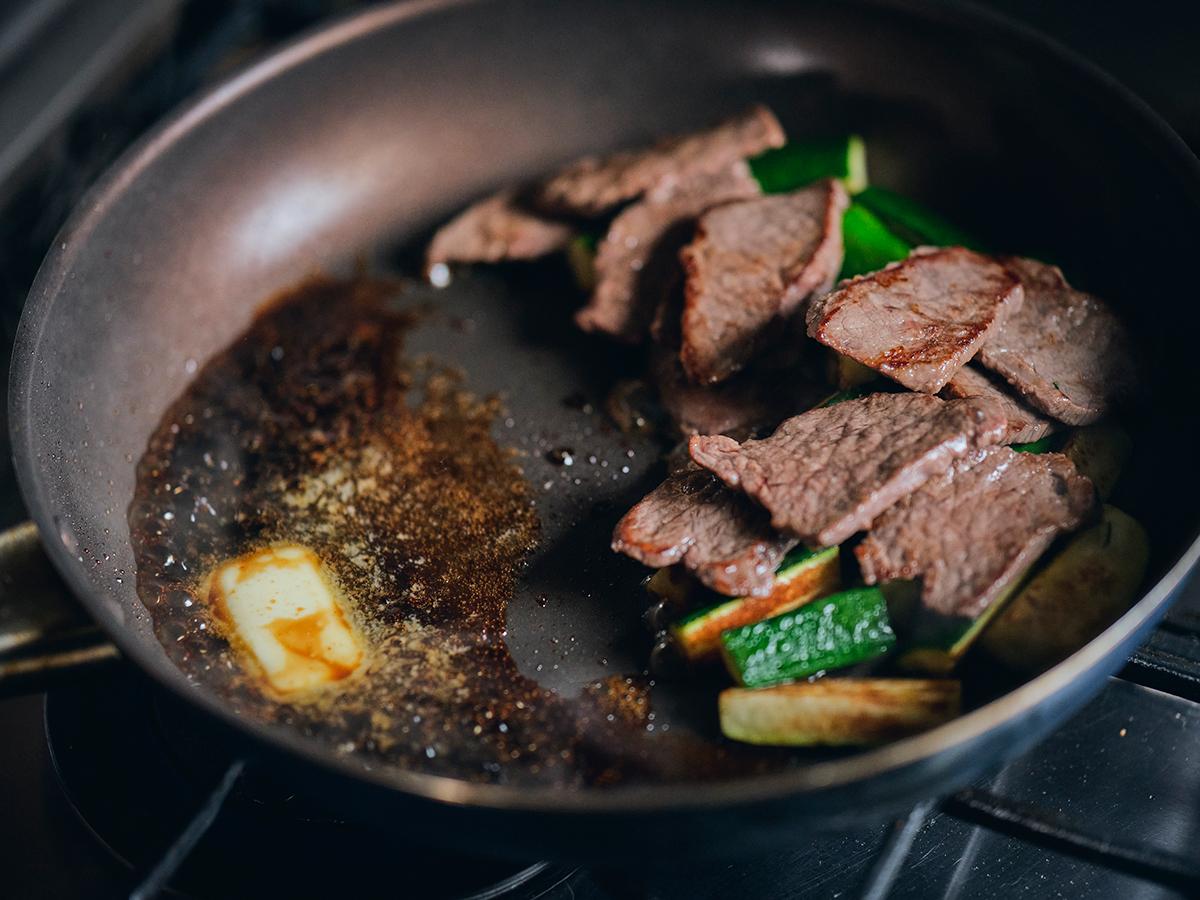 牛肉とズッキーニのバルサミコソテー