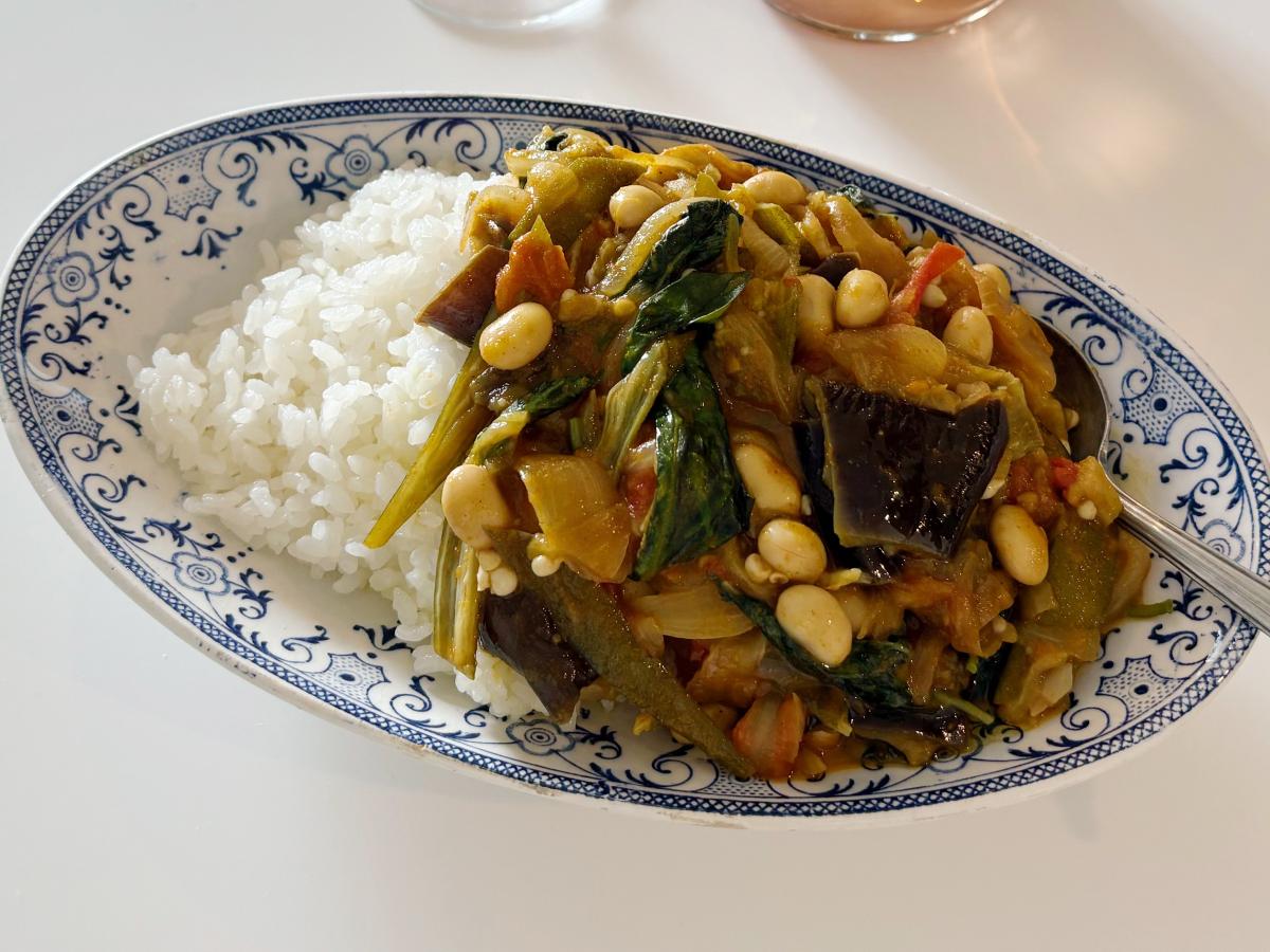 夏野菜と大豆のバジルカレー