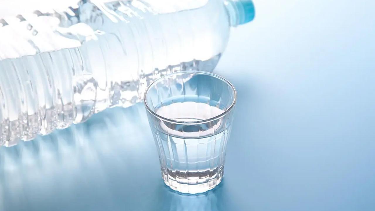 水