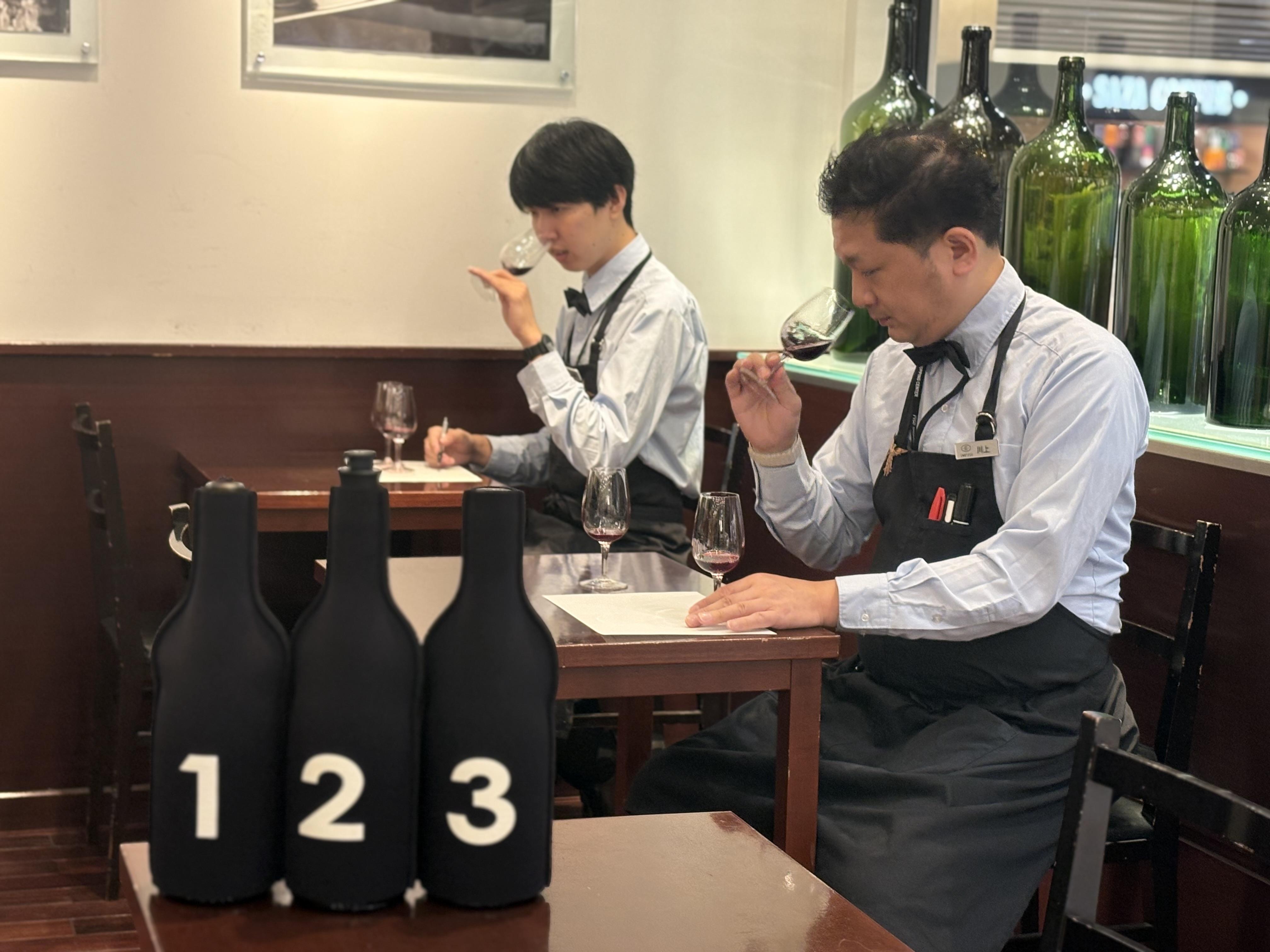 【スタッフ実践】 NZと豪州ワインを、ブラインドテイスティングで検証「スタッフの推し味ワインは？」