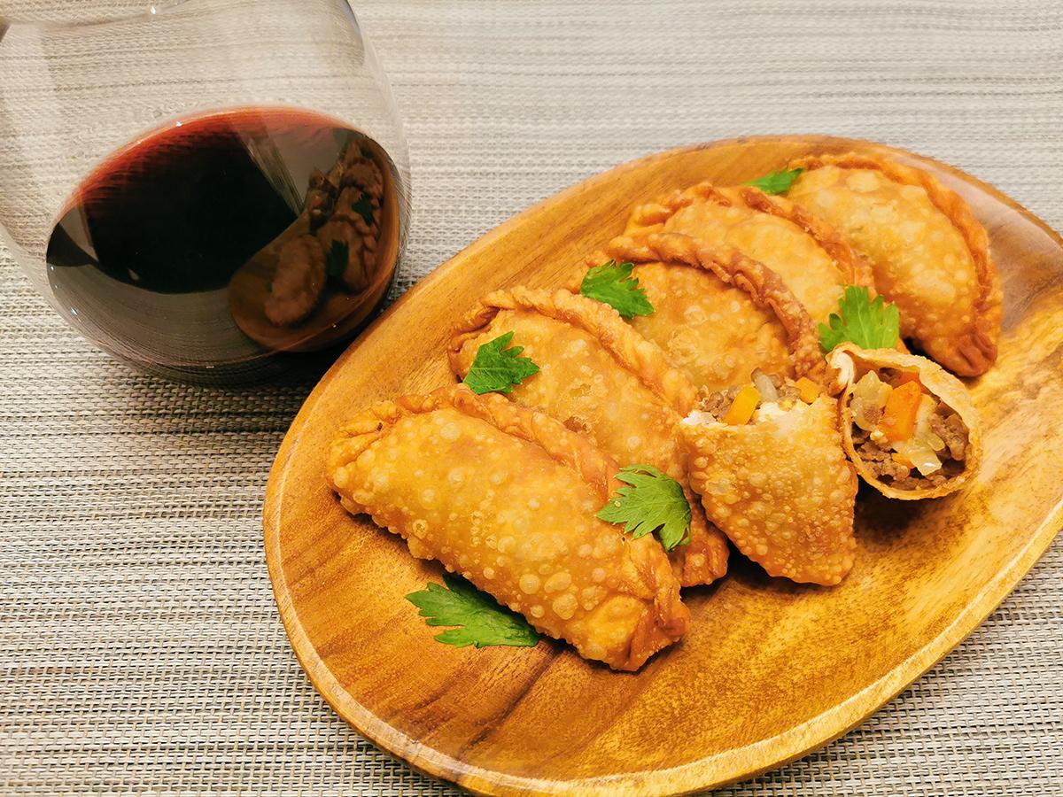 マルベックと合わせて美味しい！ エンパナーダ風揚げ餃子
