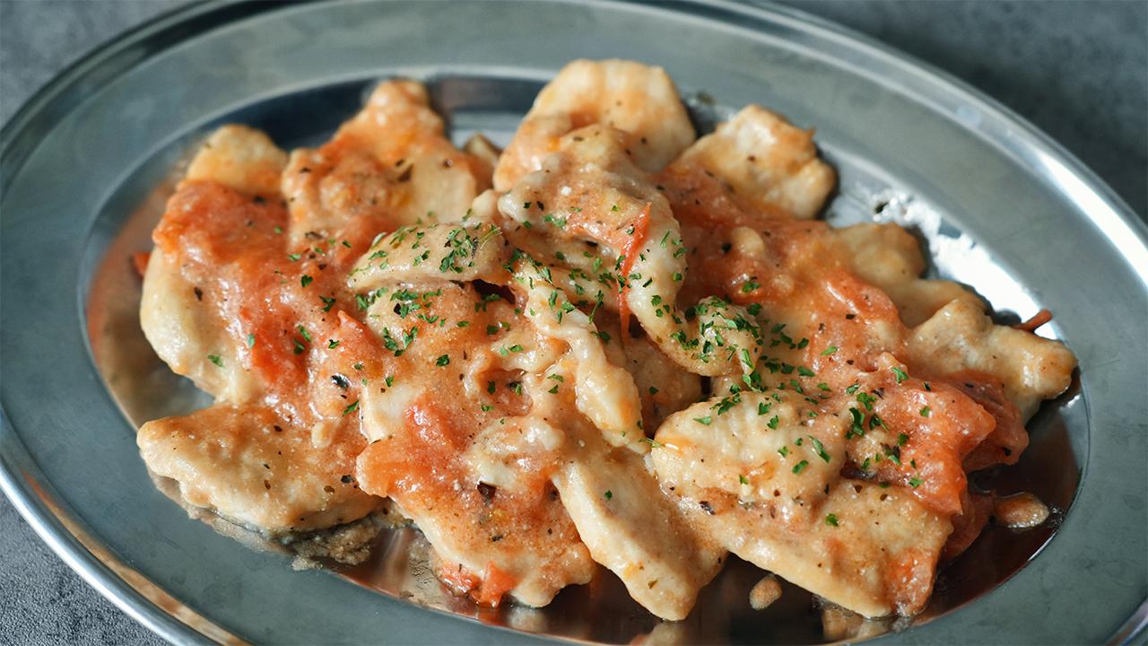 鶏むね肉とフレッシュトマトのさっぱりヨーグルトソース煮